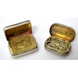 A silver rectangular vinaigrette, with a simulated filigree grille,