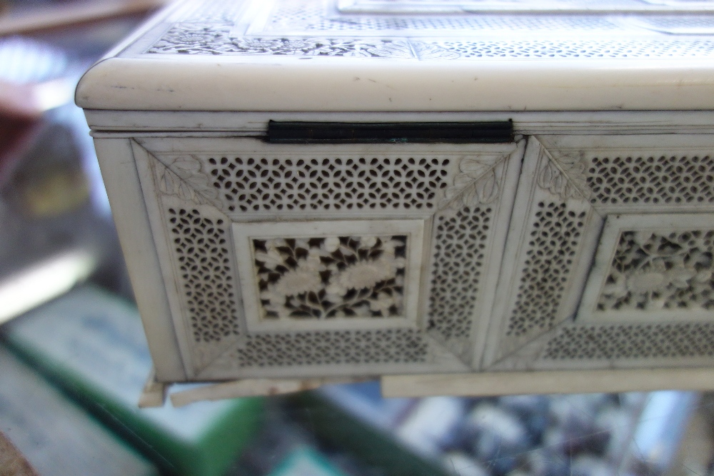 A 19th century Indian carved and reticulated ivory and bone box, - Image 7 of 9