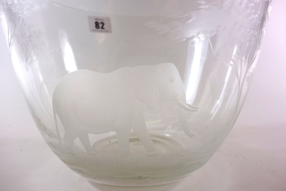 Rowland Ward: a circular tapering glass punch bowl, etched around the sides with an elephant, - Bild 2 aus 3