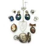 A collection of jewellery, comprising; a plain silver sovereign case, hallmarked Birmingham 1913,