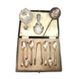 A cased set of six Edwardian silver coffee spoons and sugar tongs, John Round, Sheffield 1907,