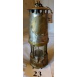A miner's lamp light 'No 21' est: £30-£50 (A2)