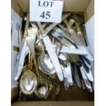 A quantity of plated flatware est: £20-£40 (D8)