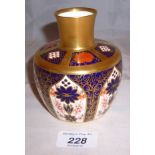 A Royal Crown Derby vase 'Old Imari' est