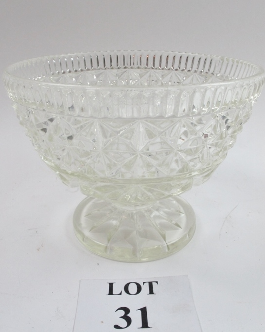 A good quality glass bowl est: £25-£40 (A1)