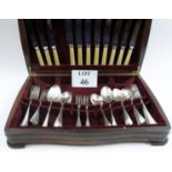 A canteen of cutlery est: £25-£40 (BB33)