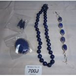 A lapis lazuli set of necklace, bracelet,