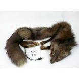 A fox fur stole complete with appendages est: £40-£60 (A2)