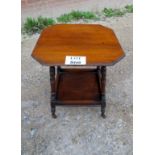 An Edwardian lamp table in good clean co