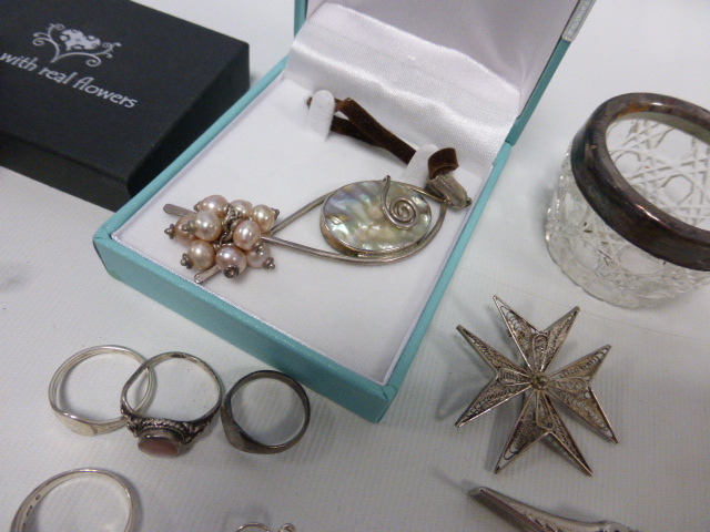 Collection of assorted silver jewellery to include necklaces and earrings together with a silver - Image 3 of 4