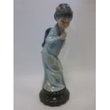 Lladro - Geisha girl bowing 'Sayonara' No.4989, Retired, Issue year 1978, 27.5cms in height.