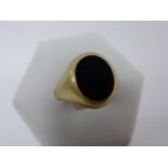 Gent's 9ct gold and Onyx signet ring, size S/T.