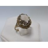 9ct gold ring set with a single clear Quartz stone, size R/S.