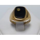 Gent's 9ct gold and Onyx signet ring, stone missing, size U, 3.2g.