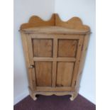 Pine corner cupboard / washstand with shaped pelmet and apron,