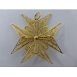 Gold filigree Maltese cross pendant/brooch, marked and tested as 18ct, 4.4cms in length, 6.3g.