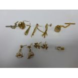 Small quantity of 9ct gold jewellery including two tie studs, 3.6g excluding tie-pin backs, 3.6g.