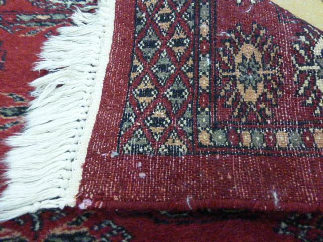 Iranian rug with two rows of ten guls, 133x82cms. - Image 3 of 3