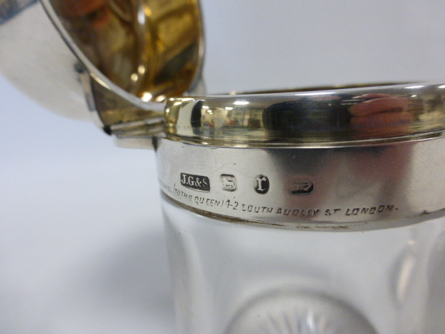 Victorian silver mounted glass dressing table jar with gilt lined hinged lid and internal glass - Image 4 of 4