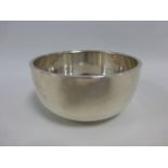 Plain silver bowl hallmarked Birmingham 1931 by William Neale Ltd, 11cms in diameter, 118.4g.