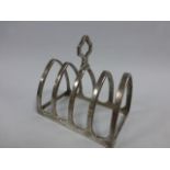 Silver four slice toast rack hallmarked Birmingham 1913 by makers Adie brothers, 65.1g.