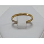 22ct gold wedding band, size M/N, 1.9g.