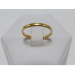 22ct gold wedding band, size N, 2.1g.