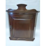 Small mahogany corner cupboard with decorative pediment,