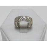 9ct white gold band with diamond cut decoration, size N, 3.6g.