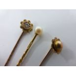 18ct gold stick pin with pearl finial, a