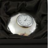 A LATE 20TH CENTURY "MAPPIN & WEBB" SILVER MOUNTED DESK CLOCK, having quartz movement and Roman