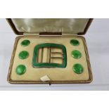 DEAKIN & FRANCIS LTD AN EARLY 20TH CENTURY LADY'S BUCKLE AND BUTTON SET, silver gilt and emerald
