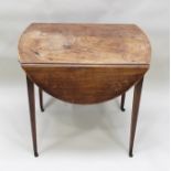 AN EARLY 19TH CENTURY REGENCY DESIGN OVAL MAHOGANY PEMBROKE TABLE, the top inset patera, fitted real