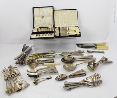A QUANTITY OF MISCELLANEOUS SILVER PLATED CUTLERY, includes sauce ladles