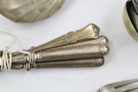 A QUANTITY OF MISCELLANEOUS SILVER PLATED CUTLERY, includes sauce ladles - Image 5 of 7