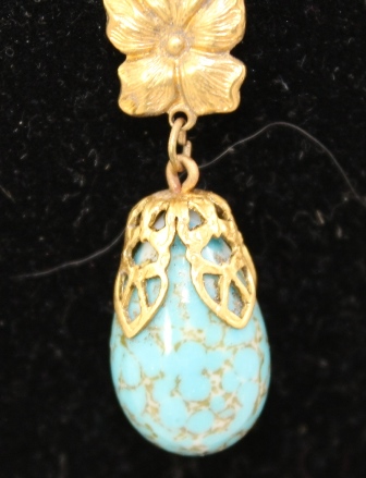 AN ART NOUVEAU PERIOD GILT METAL PENDANT with female plaque and turquoise coloured dropper - Image 4 of 5