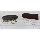 A PAIR OF GEORGIAN STEEL AND BRASS FRAMED SPECTACLES in steel case, together with a ROUND LENS