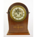 AN EARLY 20TH CENTURY MAHOGANY MANTEL CLOCK, having English boxwood strung case, French Japy type