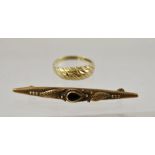 A 9CT GOLD ROPE TWIST PATTERN DRESS RING and a gold coloured metal BAR BROOCH set single stone