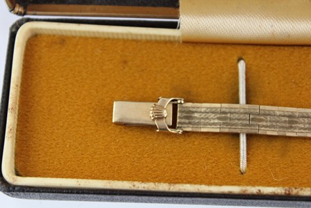 A 1990'S TUDOR (ROLEX) 9CT GOLD LADY'S BRACELET WATCH having mechanical seventeen jewel mechanism - Image 4 of 6