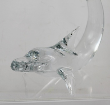 A LATE 20TH CENTURY CLEAR GLASS MODEL OF A DOLPHIN, signed Daum, France, 24cm high x 24cm long - Image 2 of 3