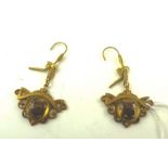 A PAIR OF EARLY 20TH CENTURY DROP EARRINGS, with reverse intaglios of pug masks and wire fittings