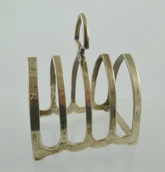 EDWARD VINER A FOUR SLICE FLAT WIRE SILVER TOAST RACK OF LANCET FORM with central handle,