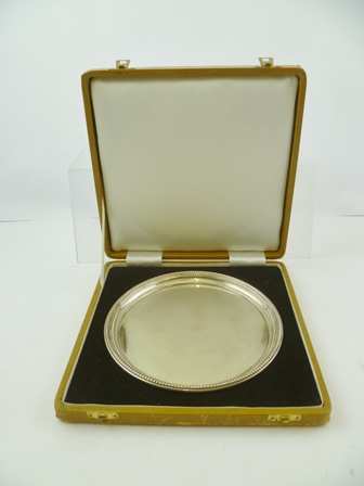 HISTORICAL HEIRLOOMS LTD. A SILVER WAITER/TRAY of plain circular form with bead applied wire edge,