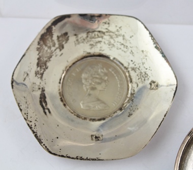 A SELECTION OF SIX NUT DISHES/BONBONNIERES including a pair inset Queen Elizabeth II Silver - Image 2 of 6