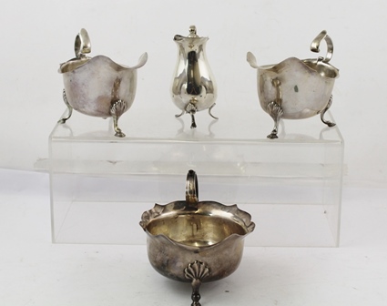 WILLIAM DEVENPORT AN EDWARDIAN SILVER SAUCE BOAT of Georgian design with scroll handle, Birmingham