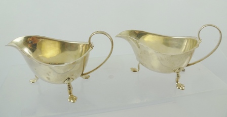 ADOLF SCOTT LTD A PAIR OF CHIPPENDALE STYLE SILVER SAUCE BOATS each having cut rim with upswept wire - Image 3 of 4