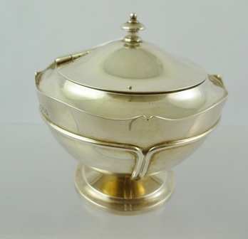 REID & SONS A SILVER PEDESTAL SUGAR BASIN having hinged lid and hemispherical body with wire - Image 2 of 3