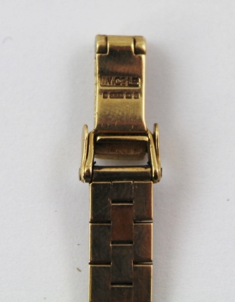A 1990'S TUDOR (ROLEX) 9CT GOLD LADY'S BRACELET WATCH having mechanical seventeen jewel mechanism - Image 5 of 6