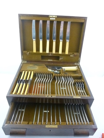 MAPPIN & WEBB A 1930's EPNS FITTED OAK CANTEEN OF FLATWARE AND CUTLERY "Grecian" pattern, eight